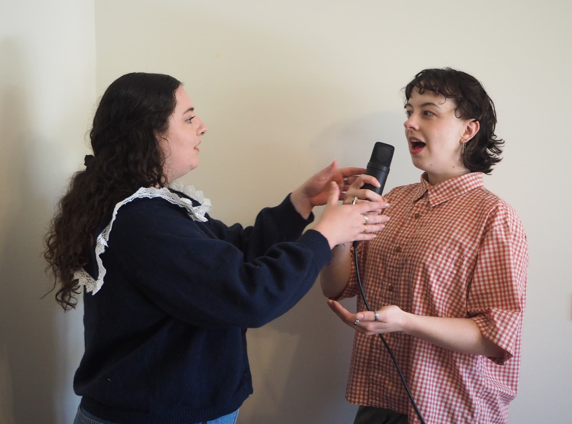Briar teaching a vocal student
